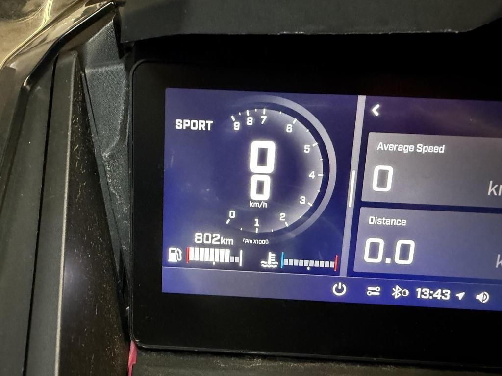 Ski-Doo GRAND TOURING LE PLATINUM 900 ACE  2026 à Charlemagne, Québec - 9 - w1024h768px