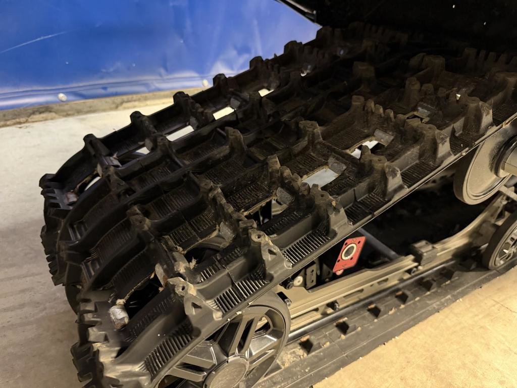 Ski-Doo GRAND TOURING LE PLATINUM 900 ACE  2026 à Charlemagne, Québec - 7 - w1024h768px