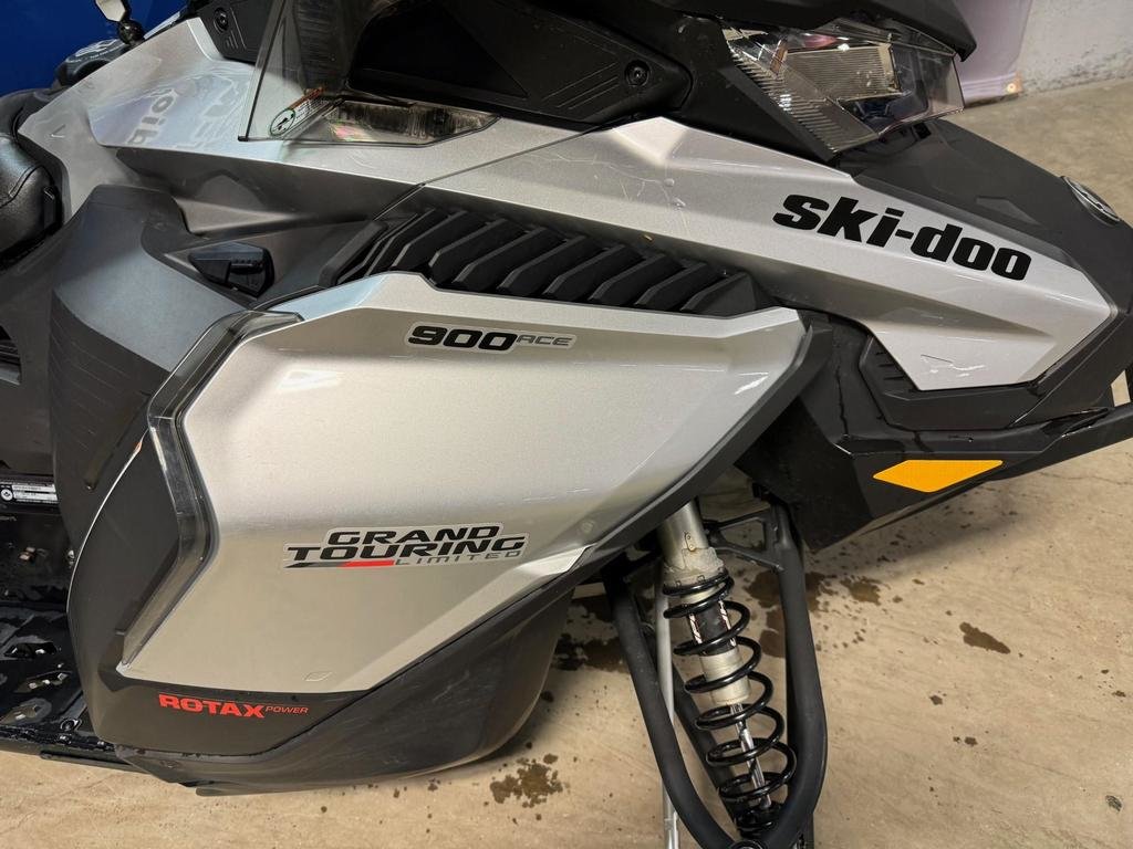 Ski-Doo Grand Touring Limited 900 ACE  2019 à Charlemagne, Québec - 4 - w1024h768px