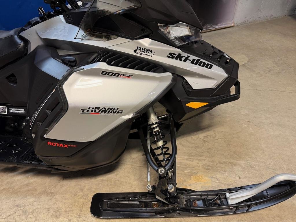 Ski-Doo GRAND TOURING LIMITED 900 Turbo  2019 à Charlemagne, Québec - 4 - w1024h768px