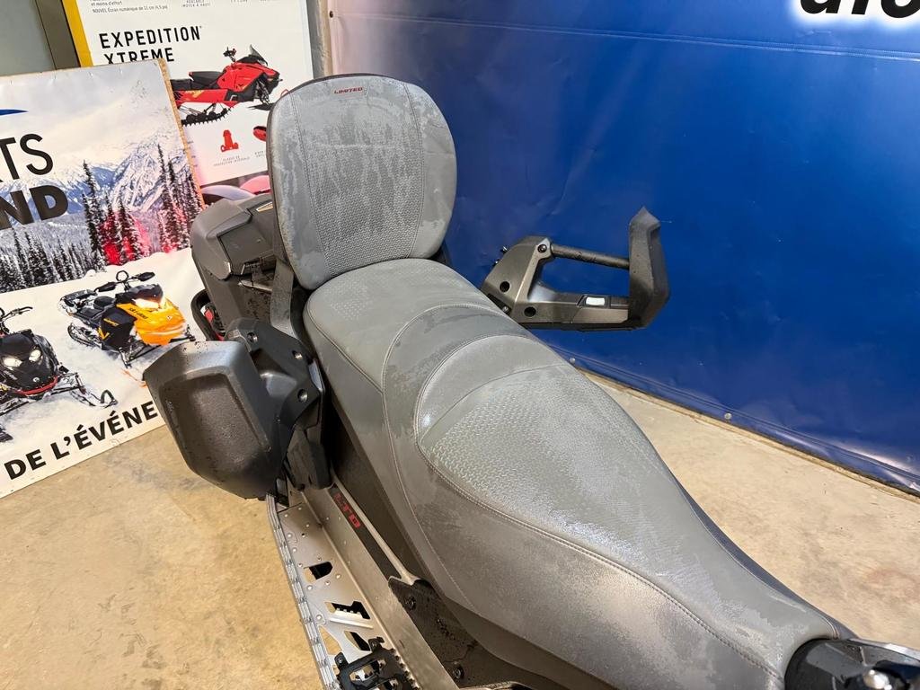 Ski-Doo GRAND TOURING LIMITED 900  2023 à Charlemagne, Québec - 5 - w1024h768px