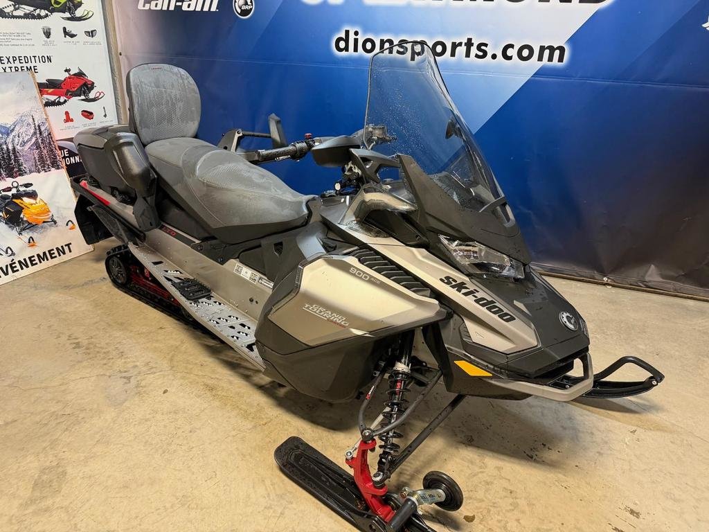 Ski-Doo GRAND TOURING LIMITED 900  2023 à Charlemagne, Québec - 2 - w1024h768px