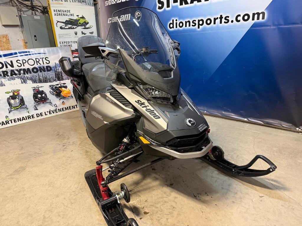 Ski-Doo GRAND TOURING LIMITED 900  2023 à Charlemagne, Québec - 3 - w1024h768px