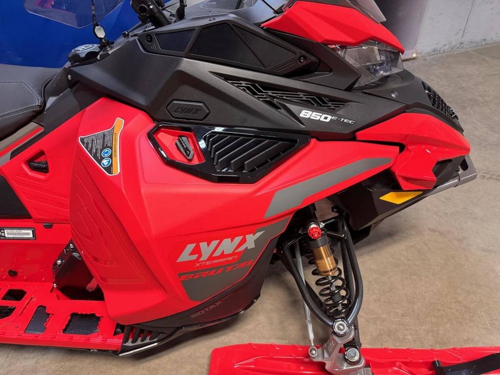Ski-Doo Lynx Brutal 20'' 850 ETec Gar.2028  2024 à Charlemagne, Québec - 4 - w1024h768px