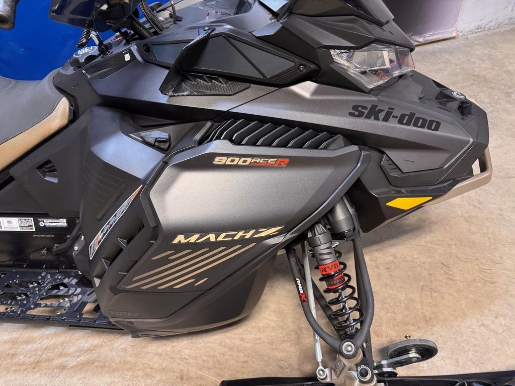 Ski-Doo MACH Z  2022 à Charlemagne, Québec - 4 - w1024h768px