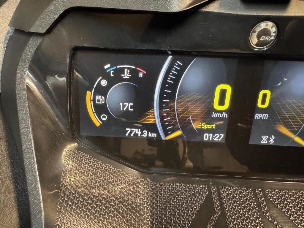 Ski-Doo MACH Z  2022 à Charlemagne, Québec - 8 - w1024h768px