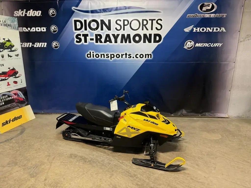 Ski-Doo MXZ 200  2026 à Charlemagne, Québec - 1 - w1024h768px