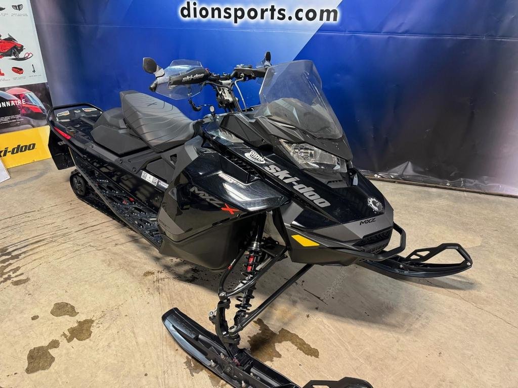 Ski-Doo MXZ X 850  2021 à Charlemagne, Québec - 2 - w1024h768px