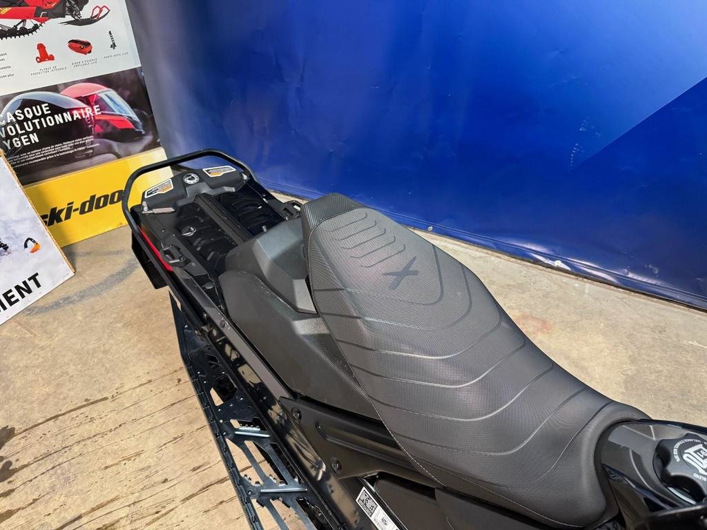 Ski-Doo MXZ X 850  2021 à Charlemagne, Québec - 5 - w1024h768px