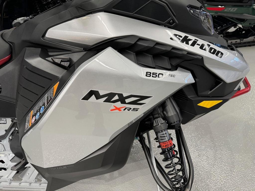 MXZ XRS 137 RENEGADE 850 X-RS  2024 à Charlemagne, Québec - 3 - w1024h768px