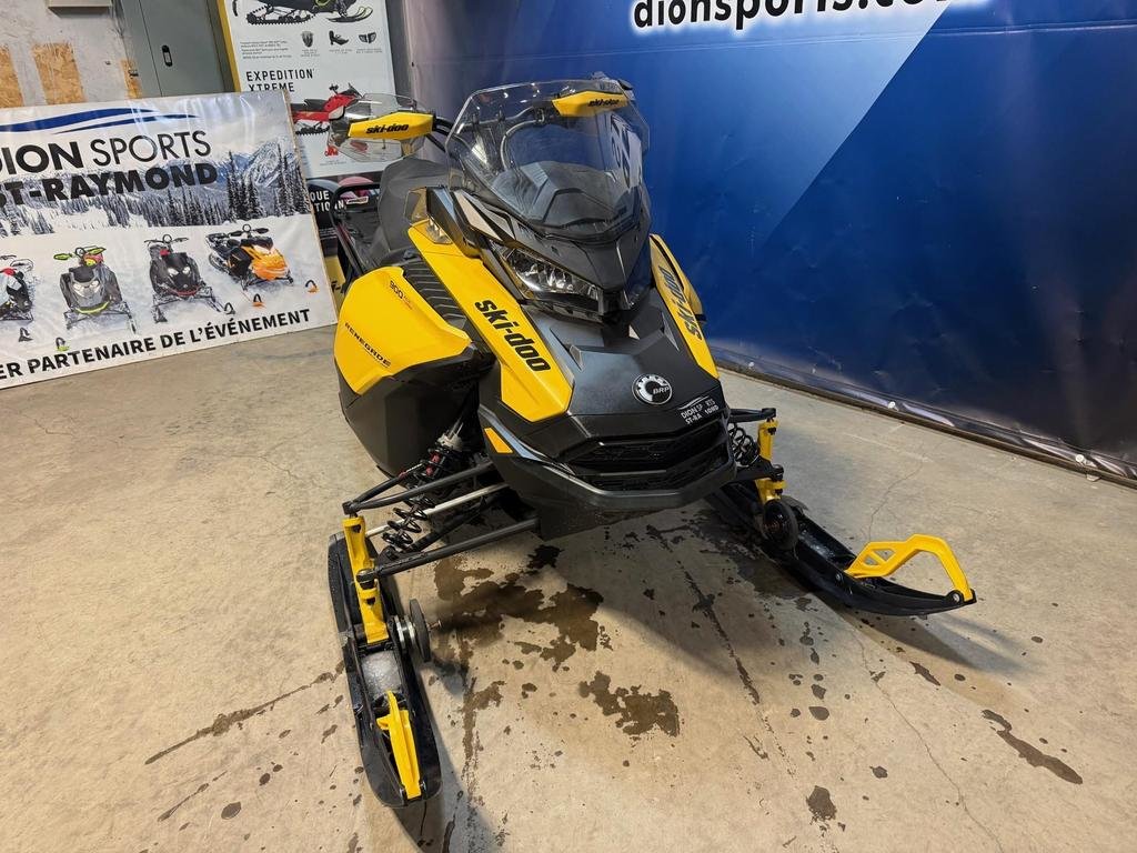 Ski-Doo RENAGADE Adrenaline 900 Turbo 130  2023 à Charlemagne, Québec - 3 - w1024h768px