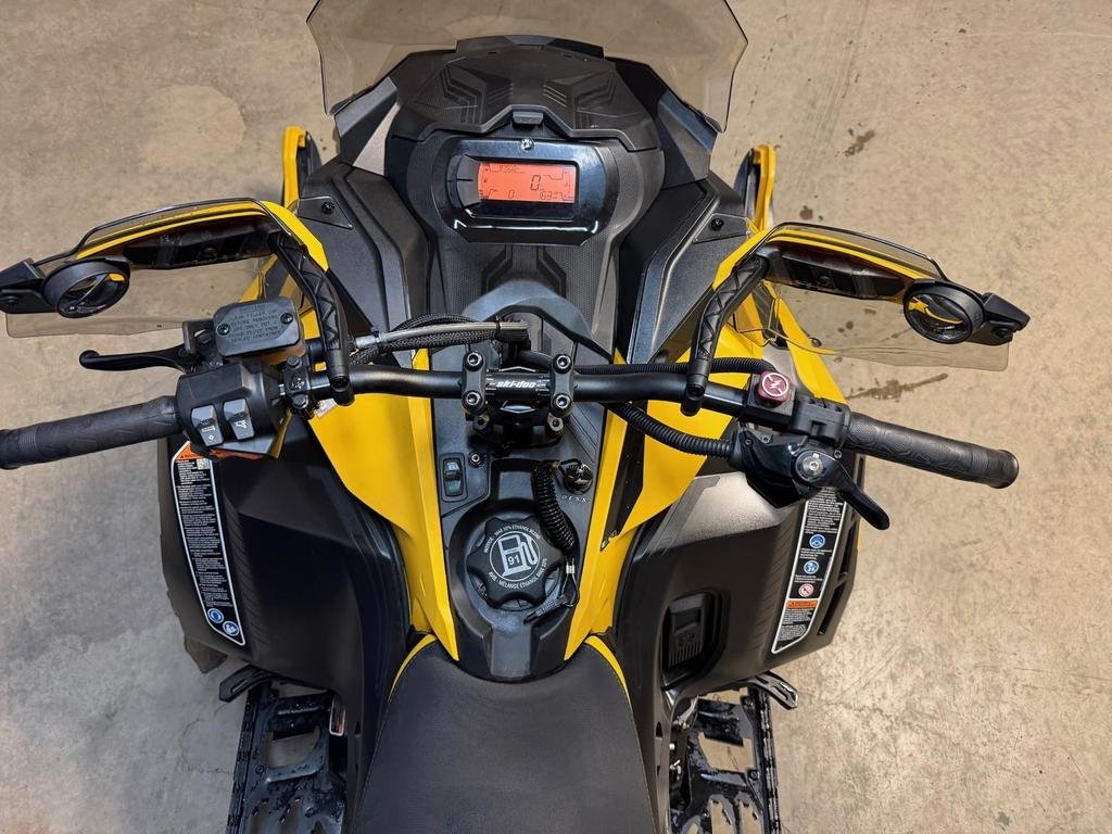 Ski-Doo RENAGADE Adrenaline 900 Turbo 130  2023 à Charlemagne, Québec - 7 - w1024h768px