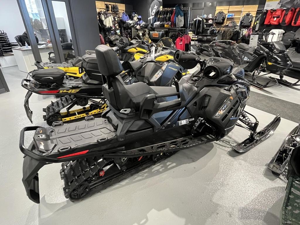 Ski-Doo RENEGADE ADRENALINE 900 ACE TURBO (2100$ en accessoires inclus)  2024 à Charlemagne, Québec - 4 - w1024h768px