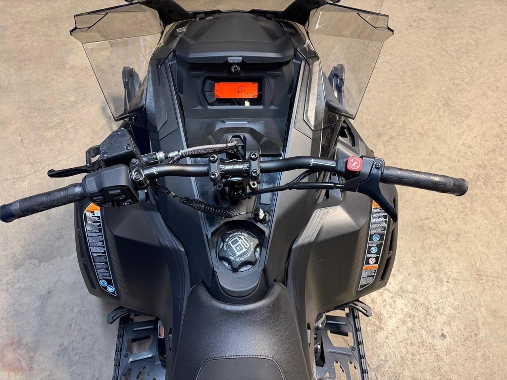 Ski-Doo RENEGADE ADRENALINE 900 ACE TURBO R  2026 à Charlemagne, Québec - 7 - w1024h768px