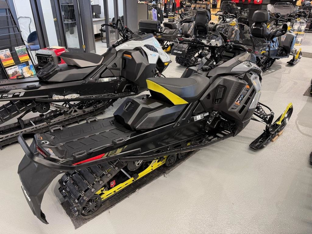 Ski-Doo RENEGADE ADRENALINE 900 ACE  2026 à Charlemagne, Québec - 4 - w1024h768px