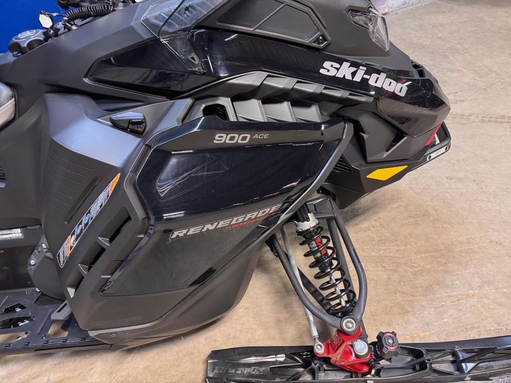 Ski-Doo Renegade Enduro 900 ACE  2025 à Charlemagne, Québec - 4 - w1024h768px