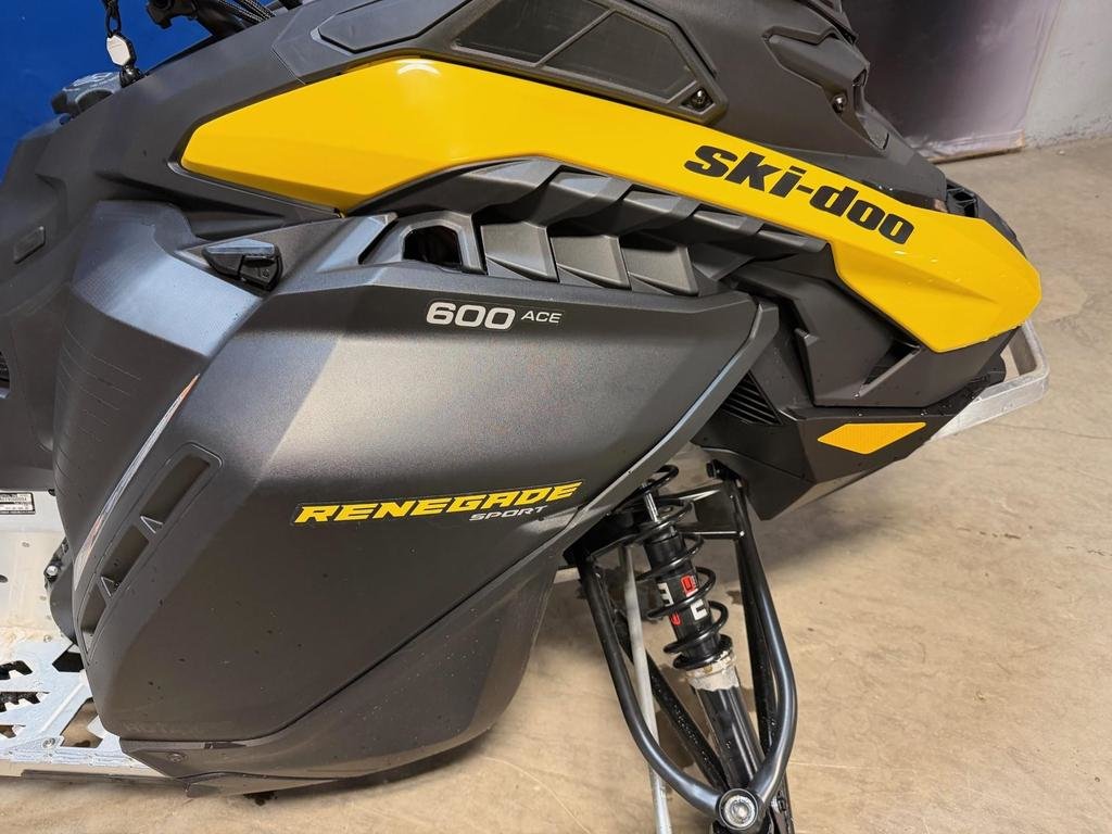 Ski-Doo RENEGADE SPORT 600 ACE  2026 à Charlemagne, Québec - 4 - w1024h768px