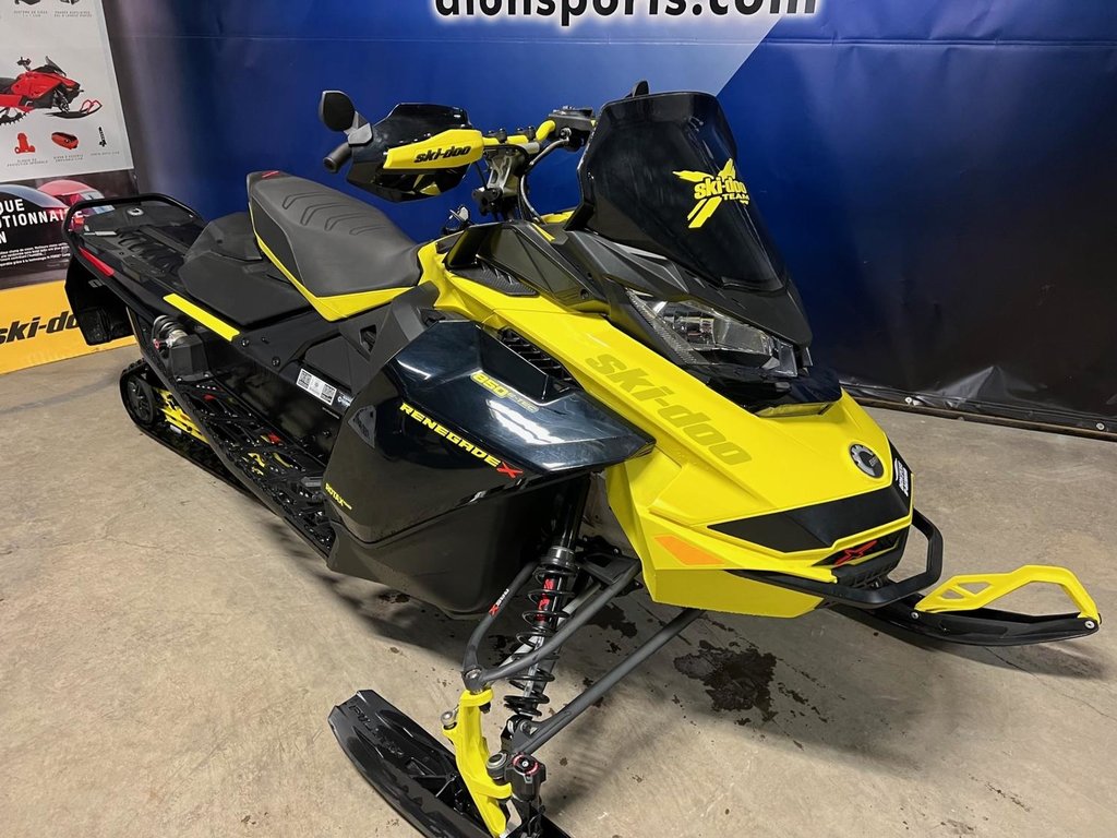 Renegade X 850 E-TEC  2022 à Charlemagne, Québec - 2 - w1024h768px