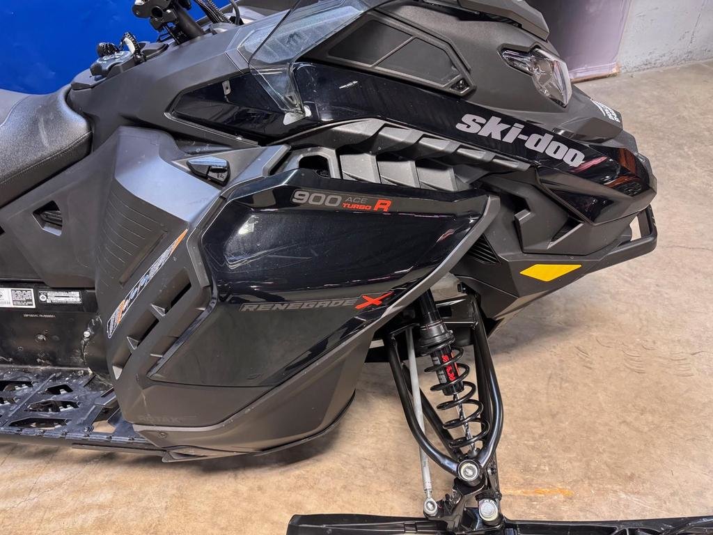 Ski-Doo Renegade X 900 ACE Turbo R  2024 à Charlemagne, Québec - 4 - w1024h768px