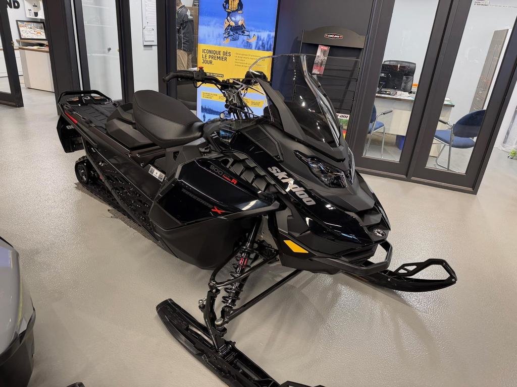 Ski-Doo RENEGADE X 900 TURBO R ICE RIPPER  2026 à Charlemagne, Québec - 1 - w1024h768px