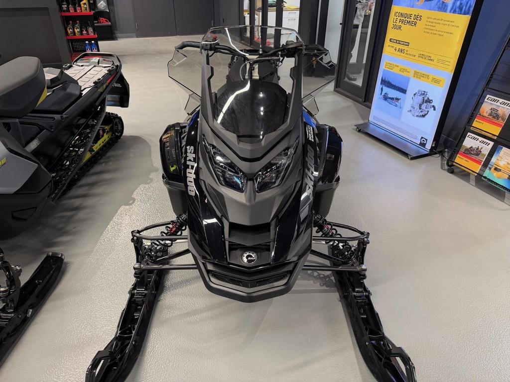Ski-Doo RENEGADE X 900 TURBO R ICE RIPPER  2026 à Charlemagne, Québec - 6 - w1024h768px
