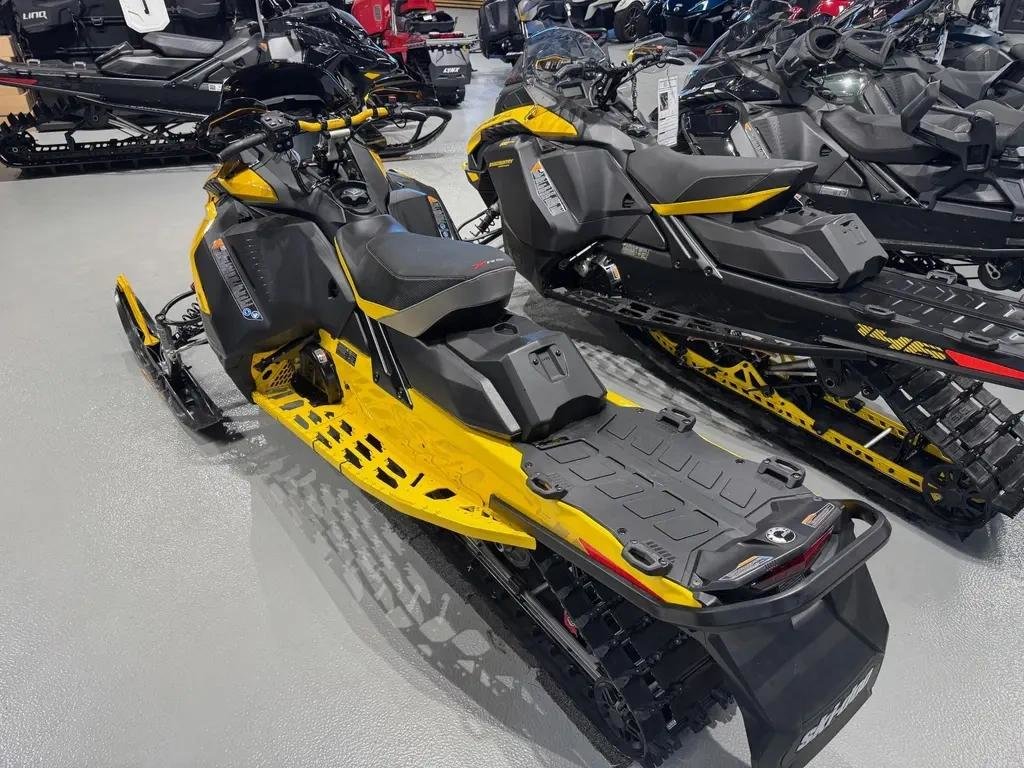 Ski-Doo RENEGADE X-RS 900 TURBO R XRS  2025 à Charlemagne, Québec - 3 - w1024h768px