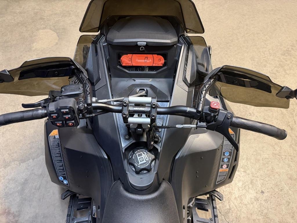 Ski-Doo RENEGADE XRS 900 ACE TURBO R X-RS  2024 à Charlemagne, Québec - 7 - w1024h768px