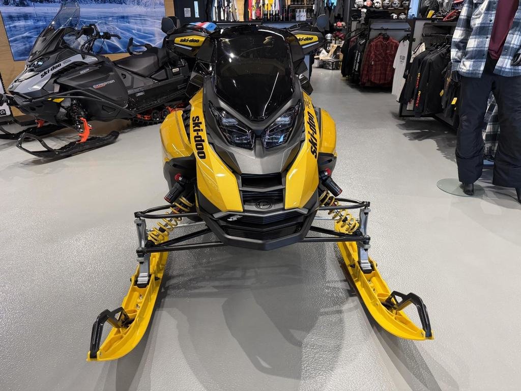 Ski-Doo RENEGADE XRS 900 TURBO R X-RS  2027 à Charlemagne, Québec - 7 - w1024h768px