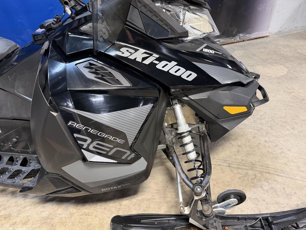 2017 Ski-Doo RENENGADE ADRENALINE 1200 in Charlemagne, Quebec - 4 - w1024h768px