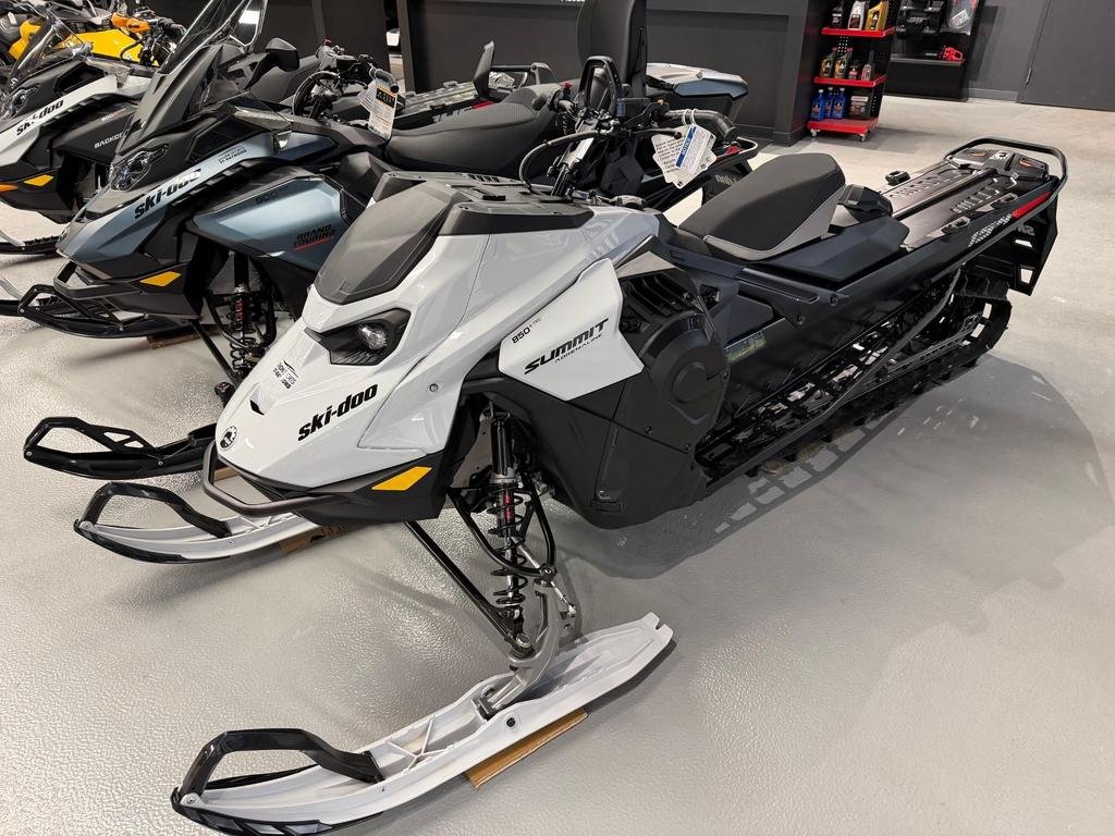 Ski-Doo SUMMIT ADRENALINE 154 850 E-TEC  2026 à Charlemagne, Québec - 1 - w1024h768px