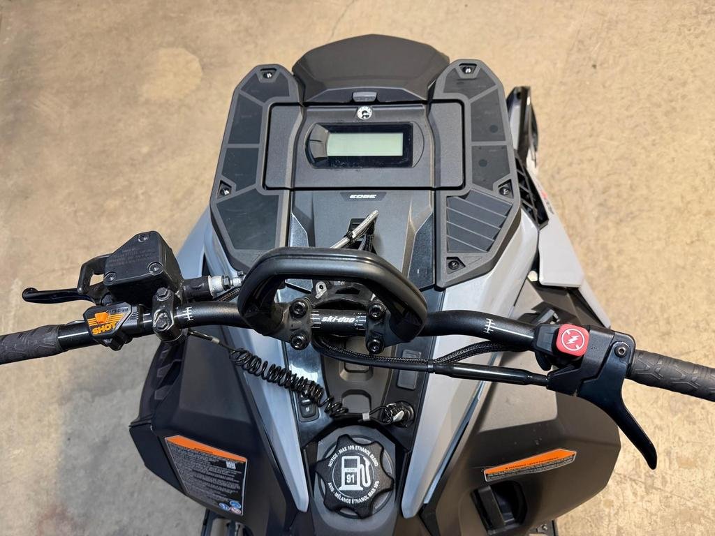 Ski-Doo SUMMIT ADRENALINE EDGE 154 600R  2026 à Charlemagne, Québec - 7 - w1024h768px