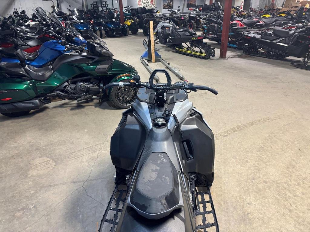 Ski-Doo SUMMIT ADRÉNALINE EDGE 850 E-TEC  2026 à Charlemagne, Québec - 6 - w1024h768px