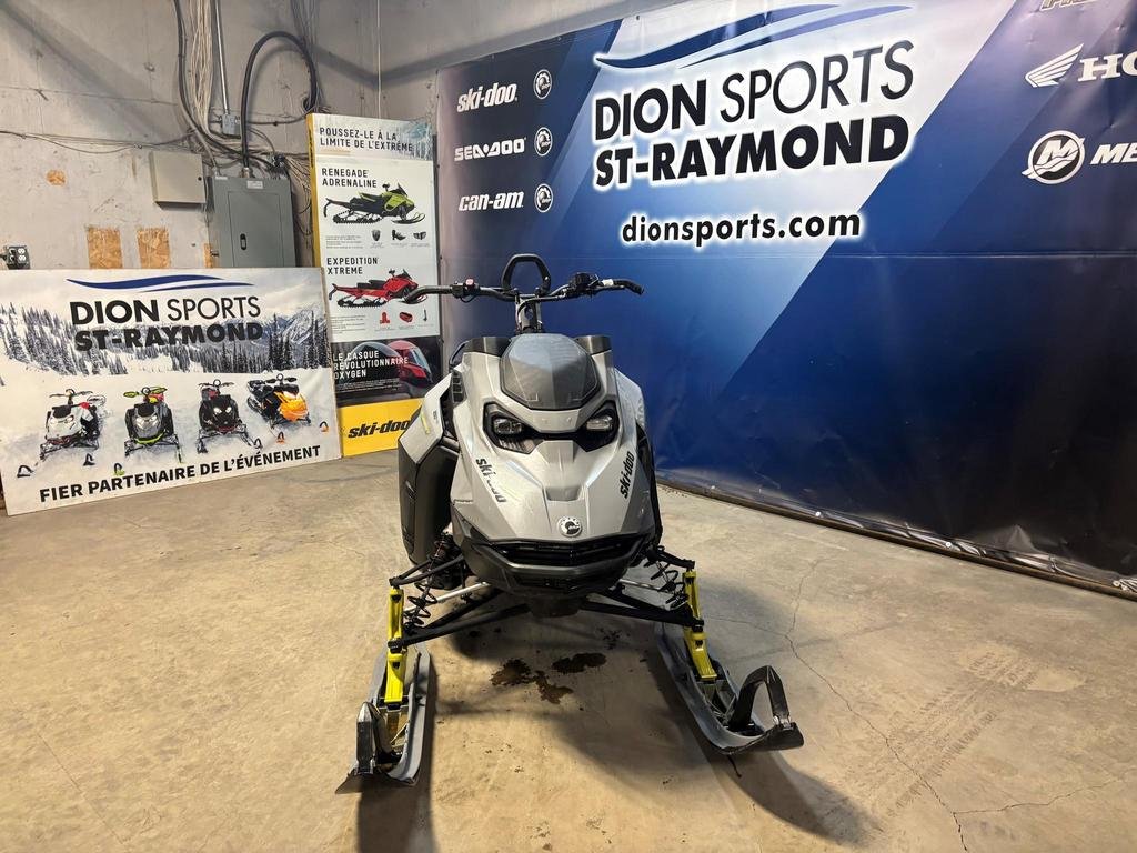 Ski-Doo SUMMIT ADRÉNALINE EDGE 850 E-TEC  2026 à Charlemagne, Québec - 2 - w1024h768px