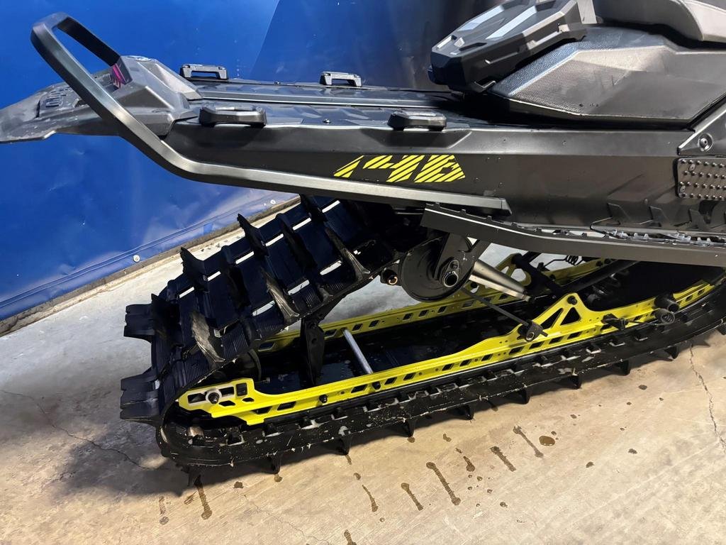 Ski-Doo SUMMIT ADRÉNALINE EDGE 850 E-TEC  2026 à Charlemagne, Québec - 5 - w1024h768px