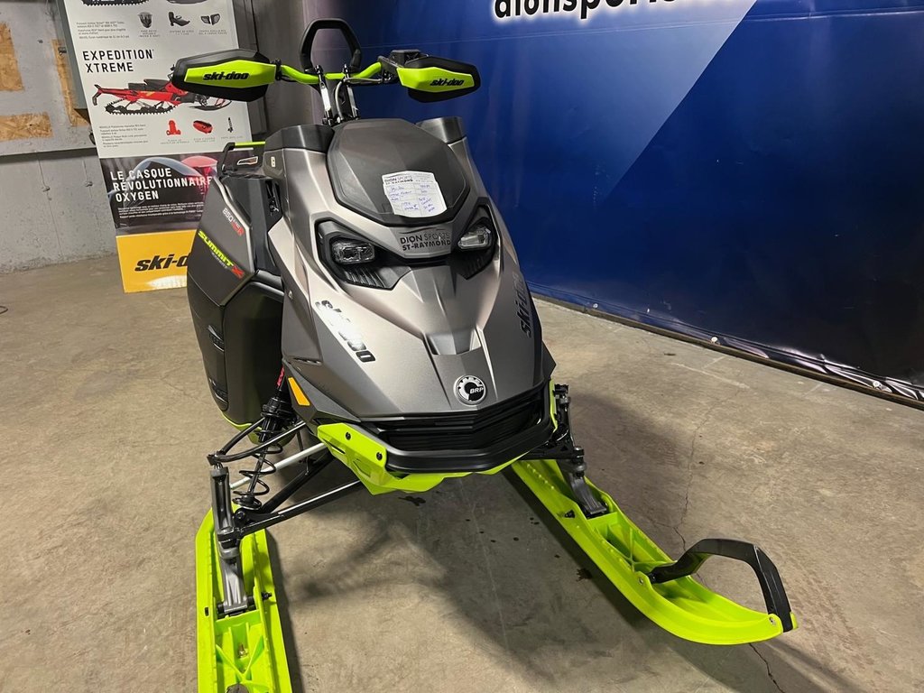 Summit Expert 850 Turbo R  2023 à Charlemagne, Québec - 3 - w1024h768px