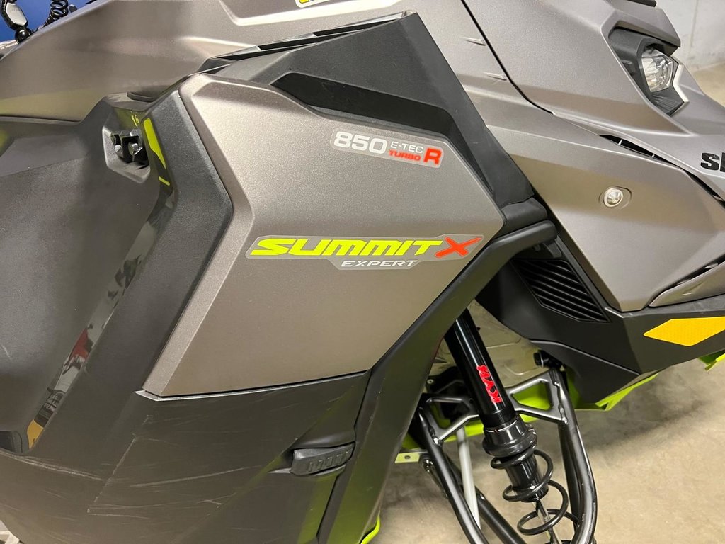 Summit Expert 850 Turbo R  2023 à Charlemagne, Québec - 4 - w1024h768px