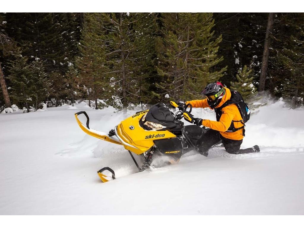 Ski-Doo SUMMIT NEO + 600 EFI 55 Plus  2024 à Charlemagne, Québec - 3 - w1024h768px