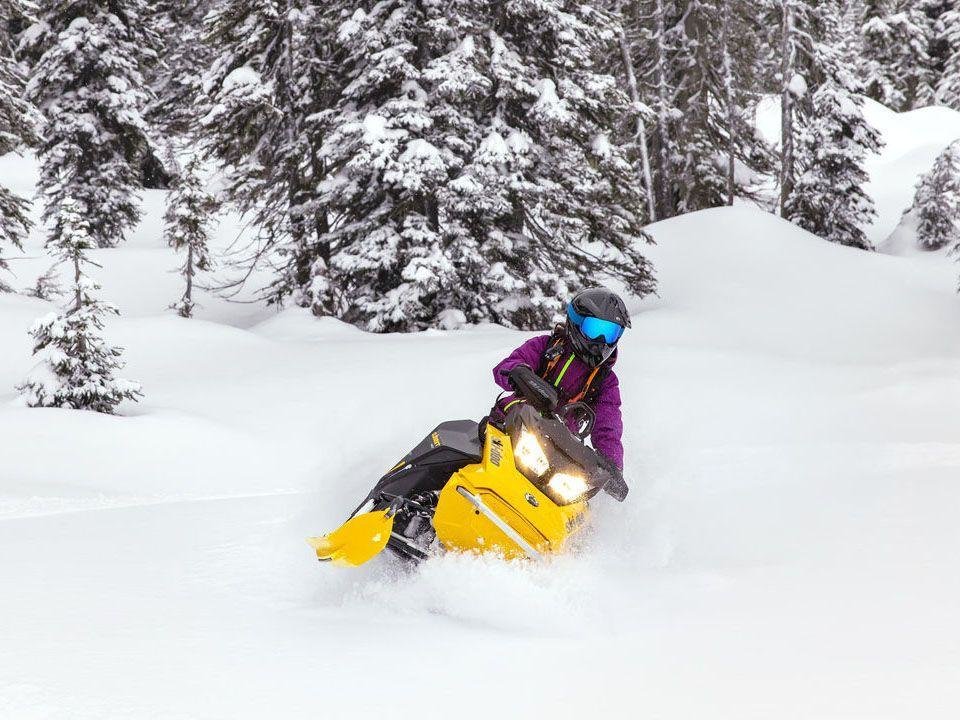 Ski-Doo SUMMIT NEO + 600 EFI 55 Plus  2024 à Charlemagne, Québec - 1 - w1024h768px