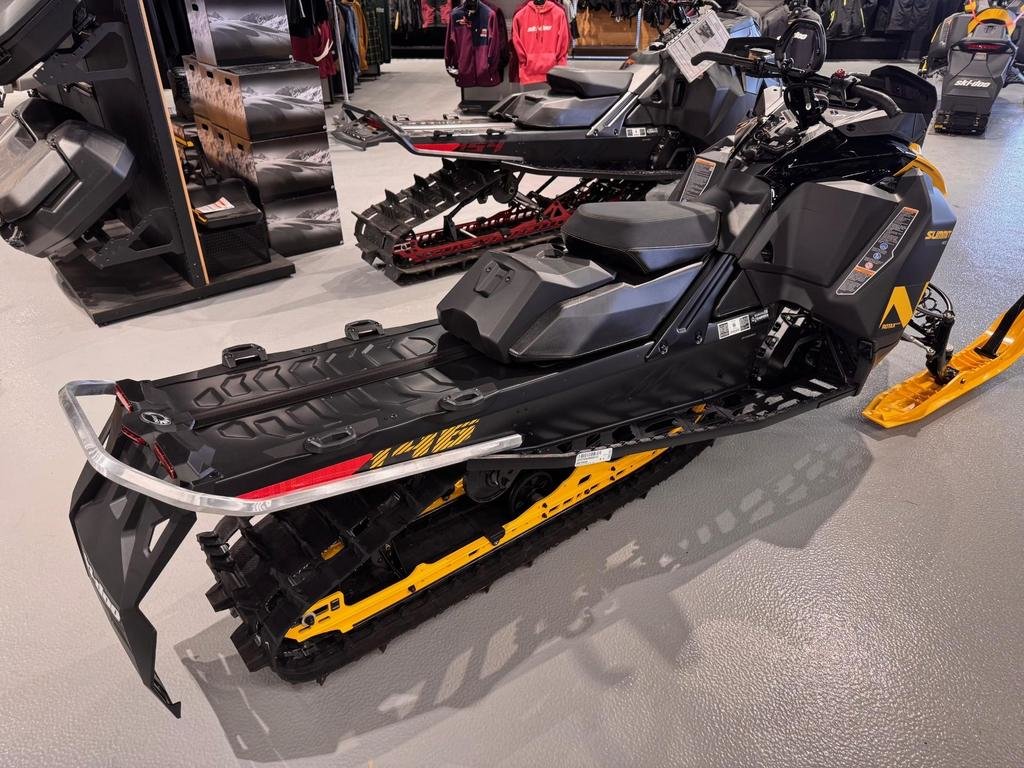 Ski-Doo SUMMIT NEO + 600 EFI 55 Plus  2024 à Charlemagne, Québec - 4 - w1024h768px