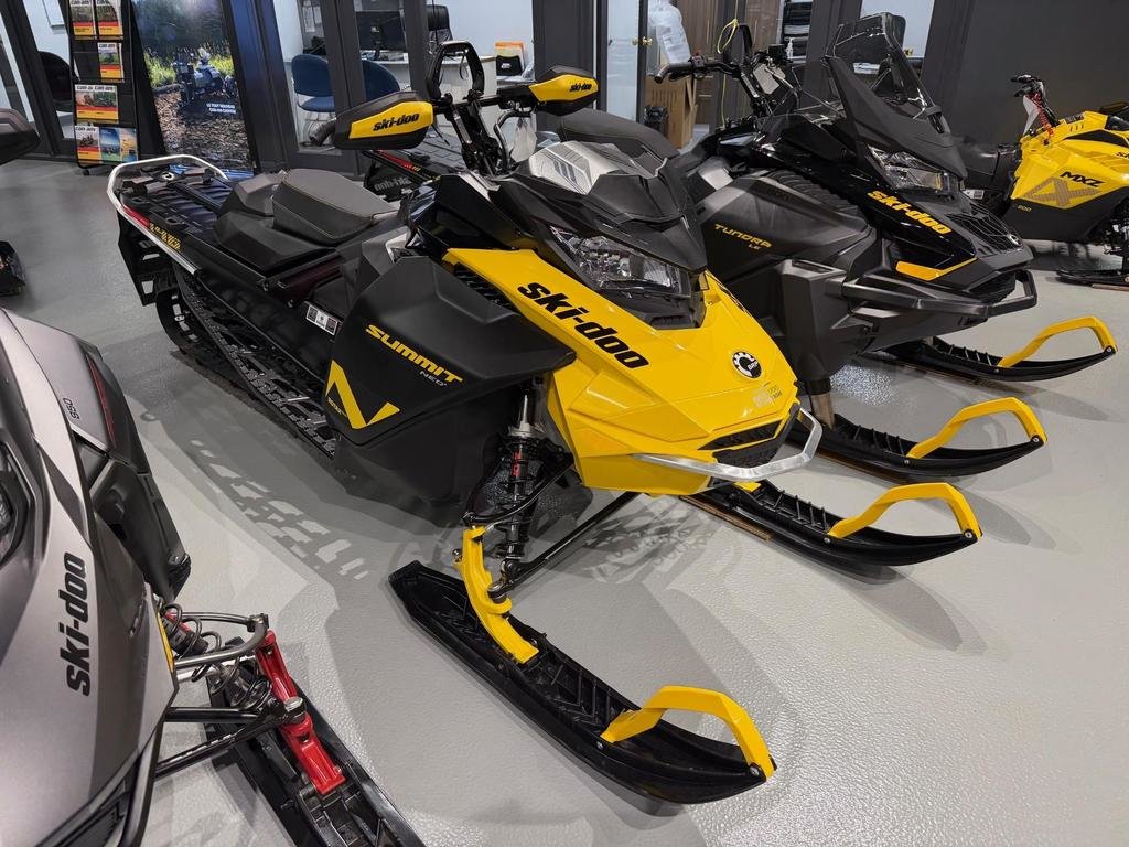 Ski-Doo SUMMIT NEO+ 600 EFI 55 Plus  2025 à Charlemagne, Québec - 1 - w1024h768px