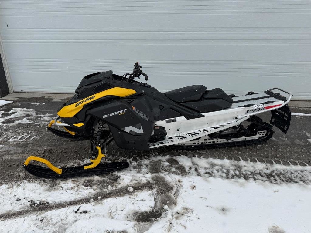 2026 Ski-Doo SUMMIT NEO + 600 EFI 85hp in Charlemagne, Quebec - 1 - w1024h768px