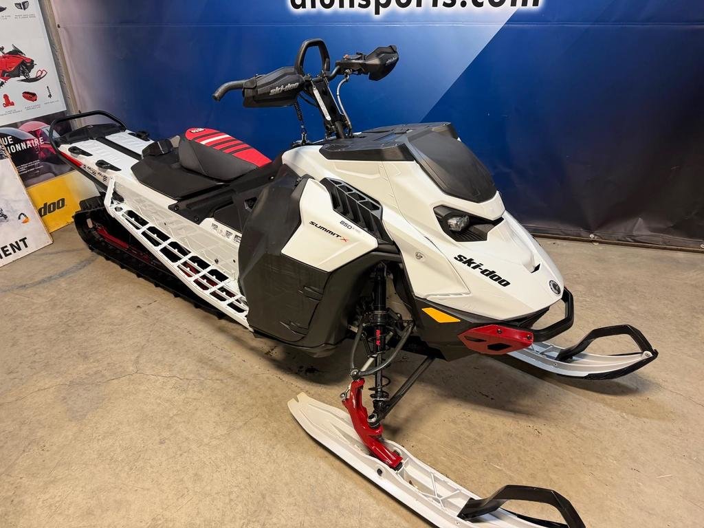 Ski-Doo SUMMIT X 850 ETEC 154 Shot  2023 à Charlemagne, Québec - 2 - w1024h768px