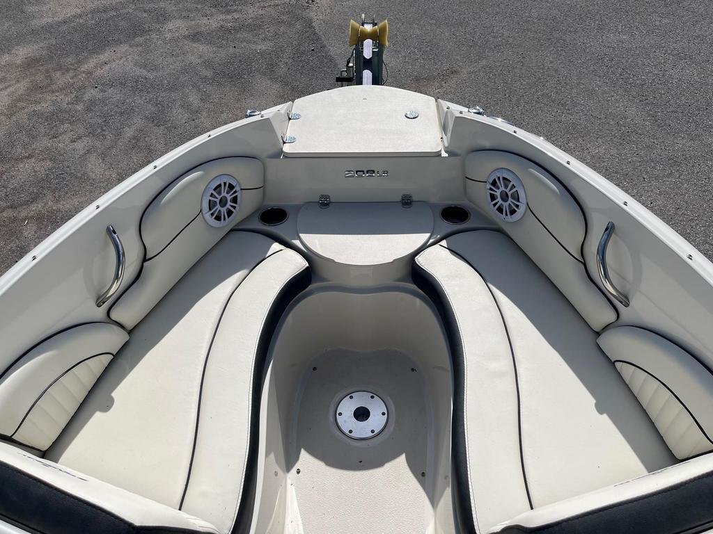Stingray Boats STINGRAY 208LR  2020 à Charlemagne, Québec - 9 - w1024h768px