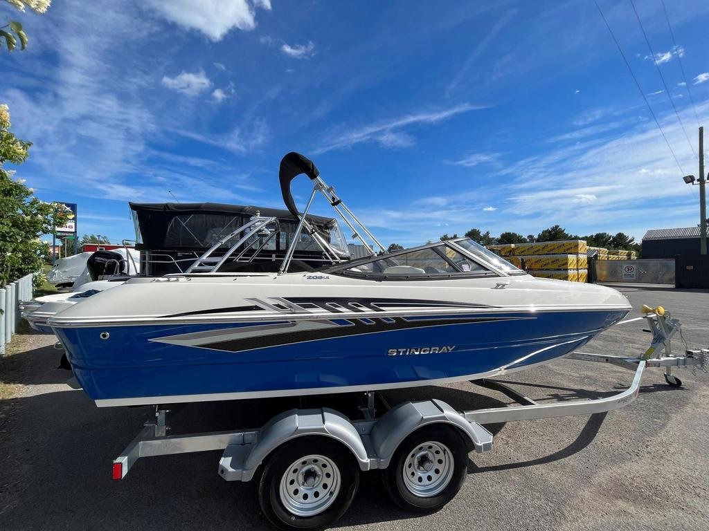 Stingray Boats STINGRAY 208LR (18 heures)  2020 à Charlemagne, Québec - 1 - w1024h768px