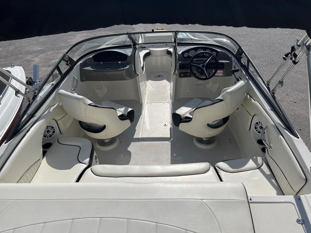 Stingray Boats STINGRAY 208LR  2020 à Charlemagne, Québec - 3 - w1024h768px