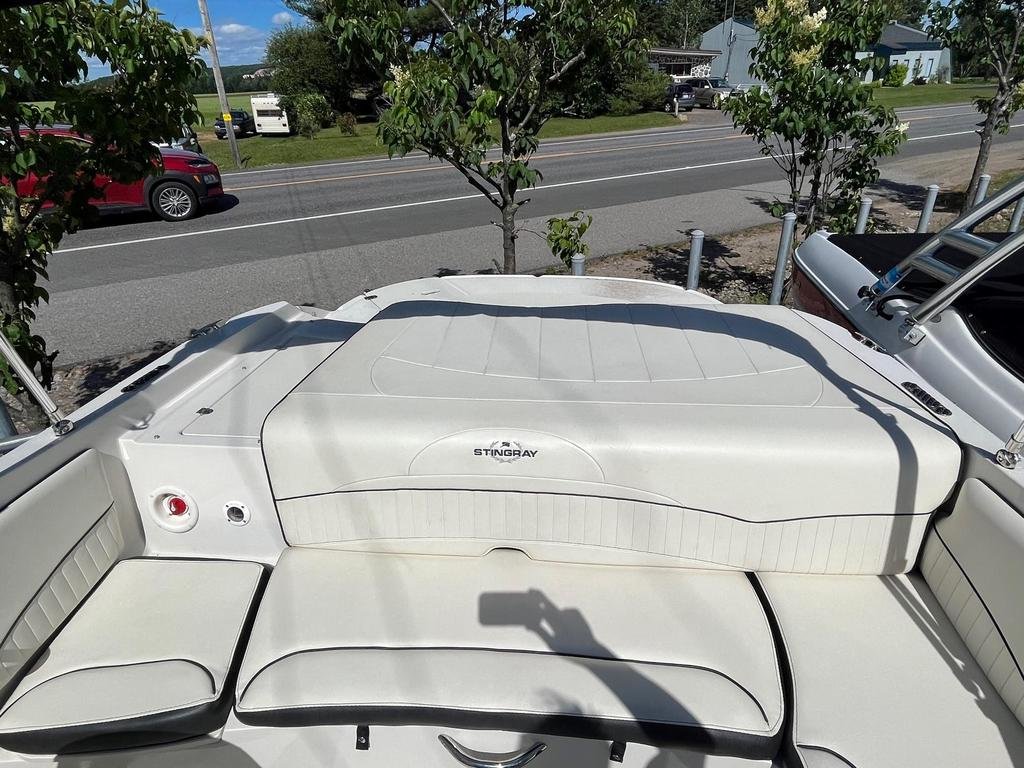 Stingray Boats STINGRAY 208LR  2020 à Charlemagne, Québec - 4 - w1024h768px