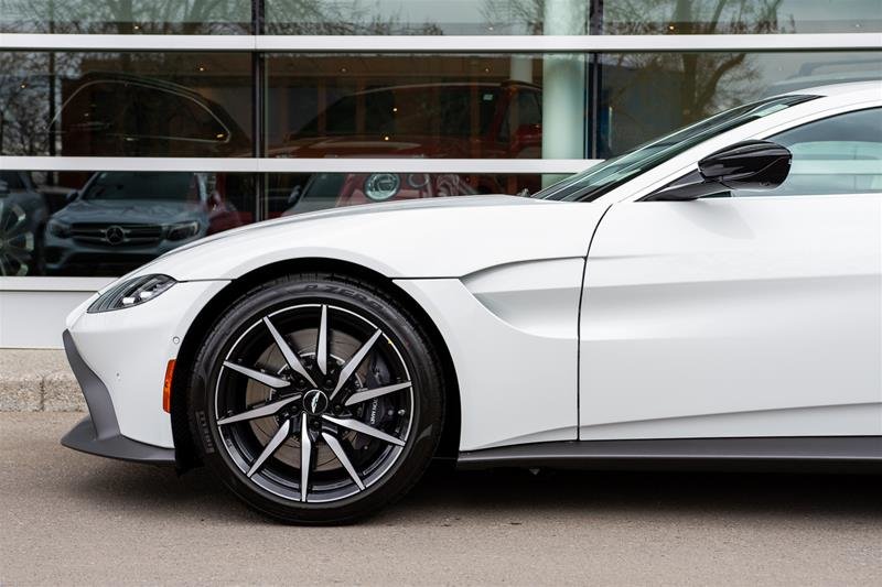 Distinctive Collection Bentley Aston Martin 2019 Aston