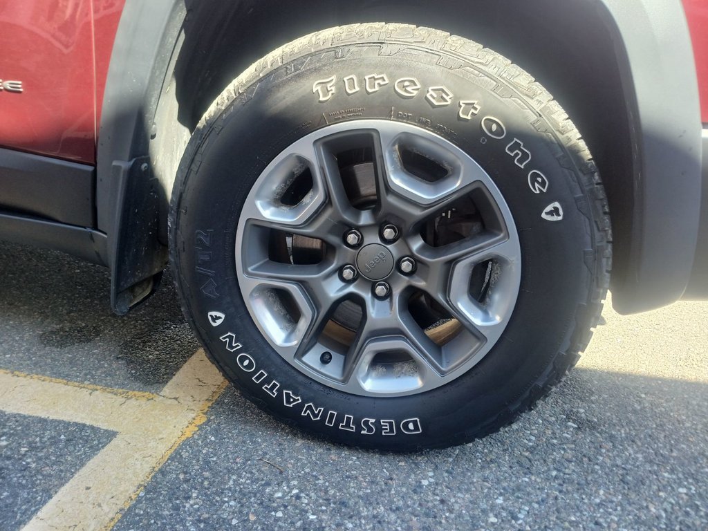 Jeep Cherokee TRAILHAWK 2019 à Saint John, Nouveau-Brunswick - 5 - w1024h768px