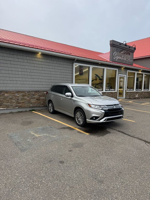 2020  OUTLANDER PHEV SEL in Saint John, New Brunswick - 4 - w1024h768px