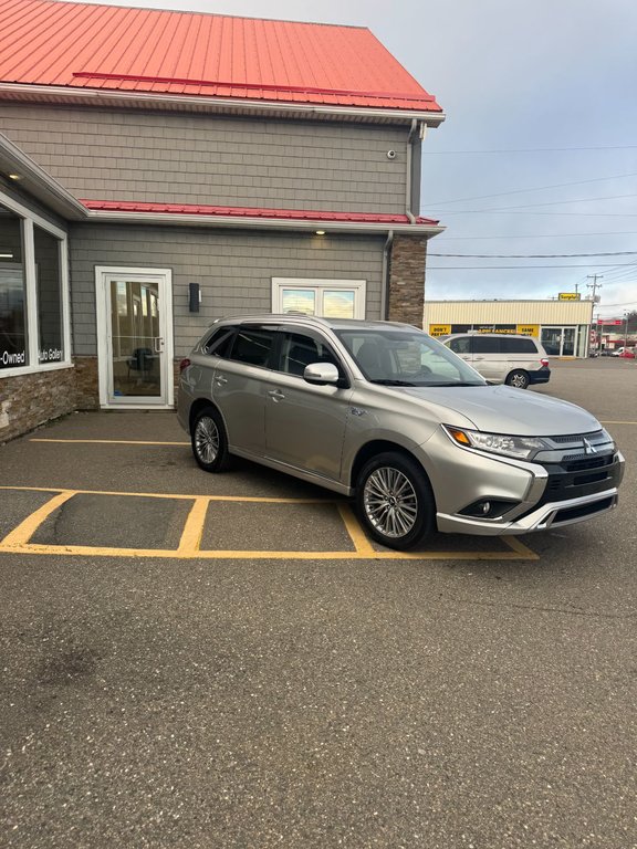 2020  OUTLANDER PHEV SEL in Saint John, New Brunswick - 18 - w1024h768px